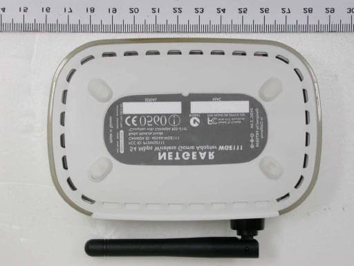 54 Mbps Wireless Game Adapter - FCC ID PY3WGE111 - Netgear Incorporated (2)