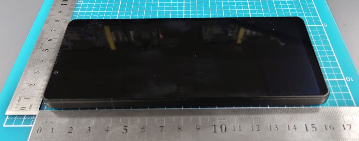 GSM/WCDMA/LTE/5G Phone with BT, DTS/UNII a/b/g/n/ac/ax, GPS, WPT & NFC - FCC ID PY7-03571V - Sony Corporation (2)