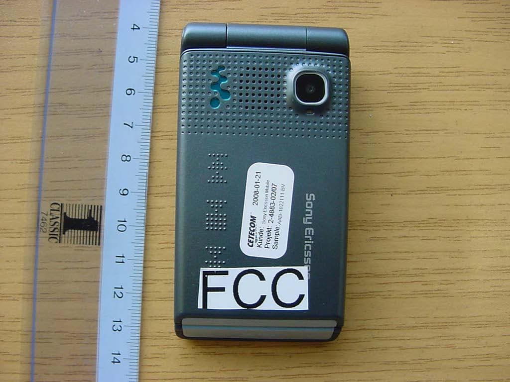 GSM900/1800/1900 phone with Bluetooth - FCC ID PY7A1022111 - Sony Corporation