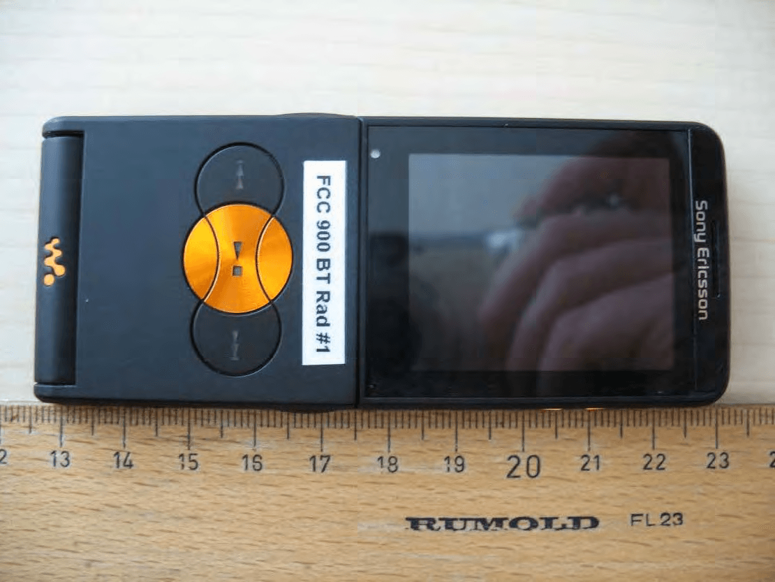 GSM 900/1800/1900 mobile phone with EDGE and Bluetooth - FCC ID PY7A1022121 - Sony Corporation