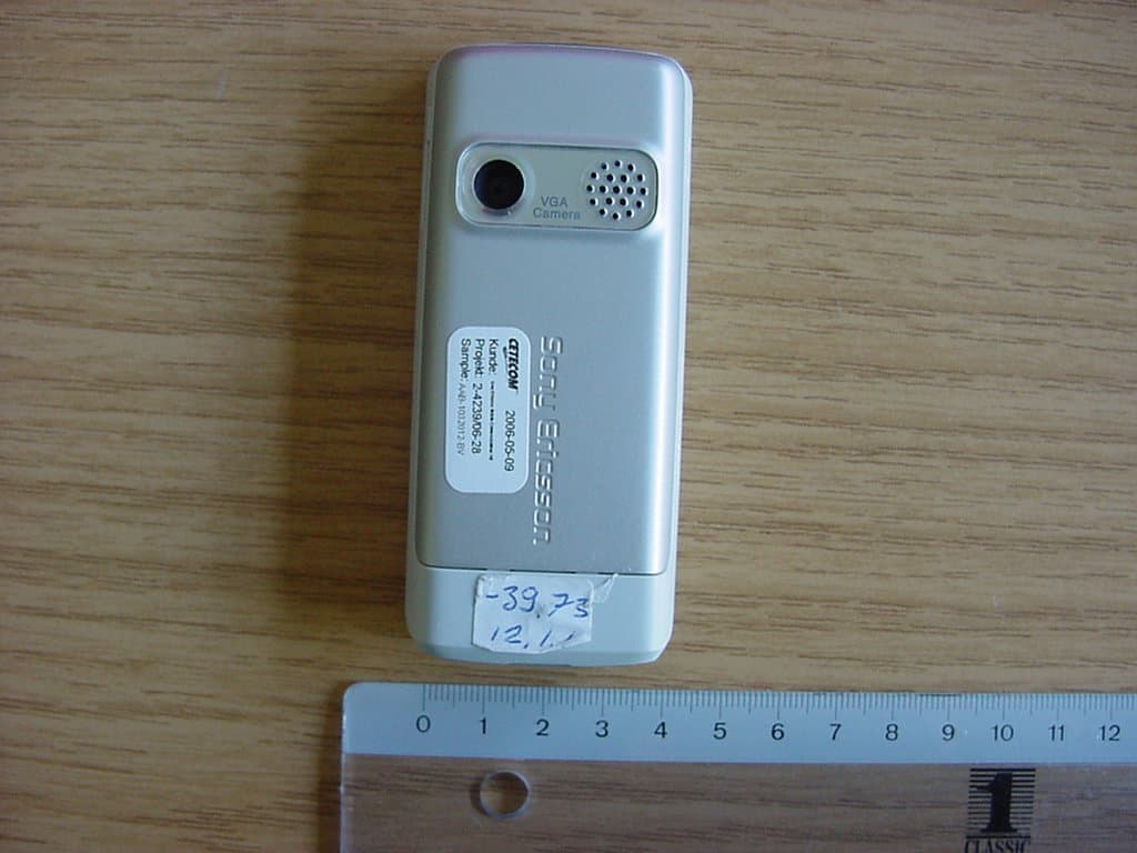 GSM 850/1800/1900 mobile phone with GPRS - FCC ID PY7A1032012 - Sony Corporation (4)
