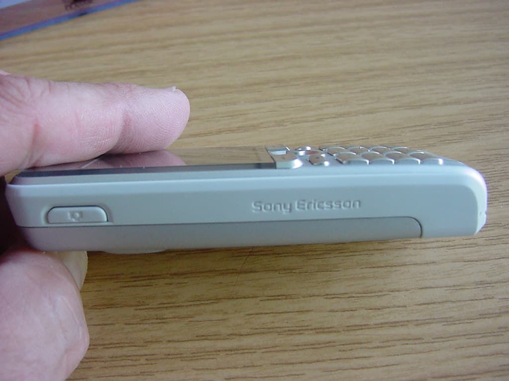 GSM 850/1800/1900 mobile phone with GPRS - FCC ID PY7A1032012 - Sony Corporation (3)