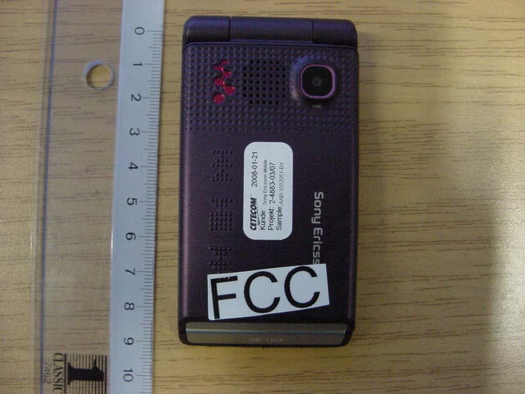 GSM 850/900/1900 mobile phone with Bluetooth - FCC ID PY7A1032051 - Sony Corporation (1)