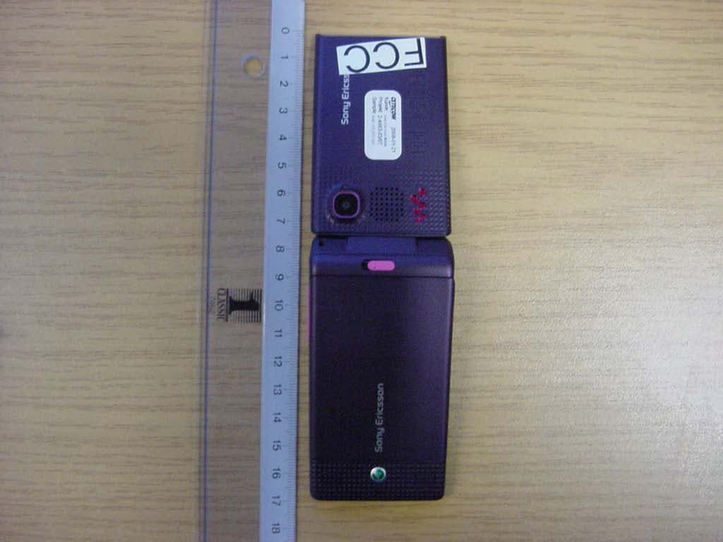 GSM 850/900/1900 mobile phone with Bluetooth - FCC ID PY7A1032051 - Sony Corporation (4)