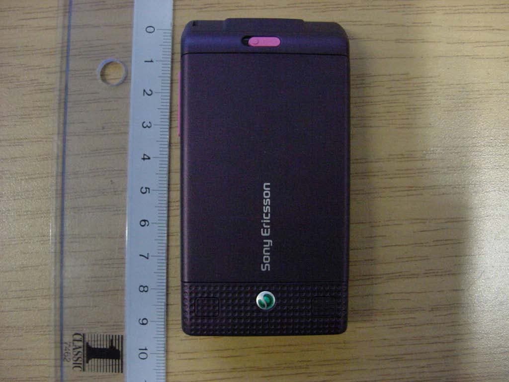GSM 850/900/1900 mobile phone with Bluetooth - FCC ID PY7A1032051 - Sony Corporation (2)
