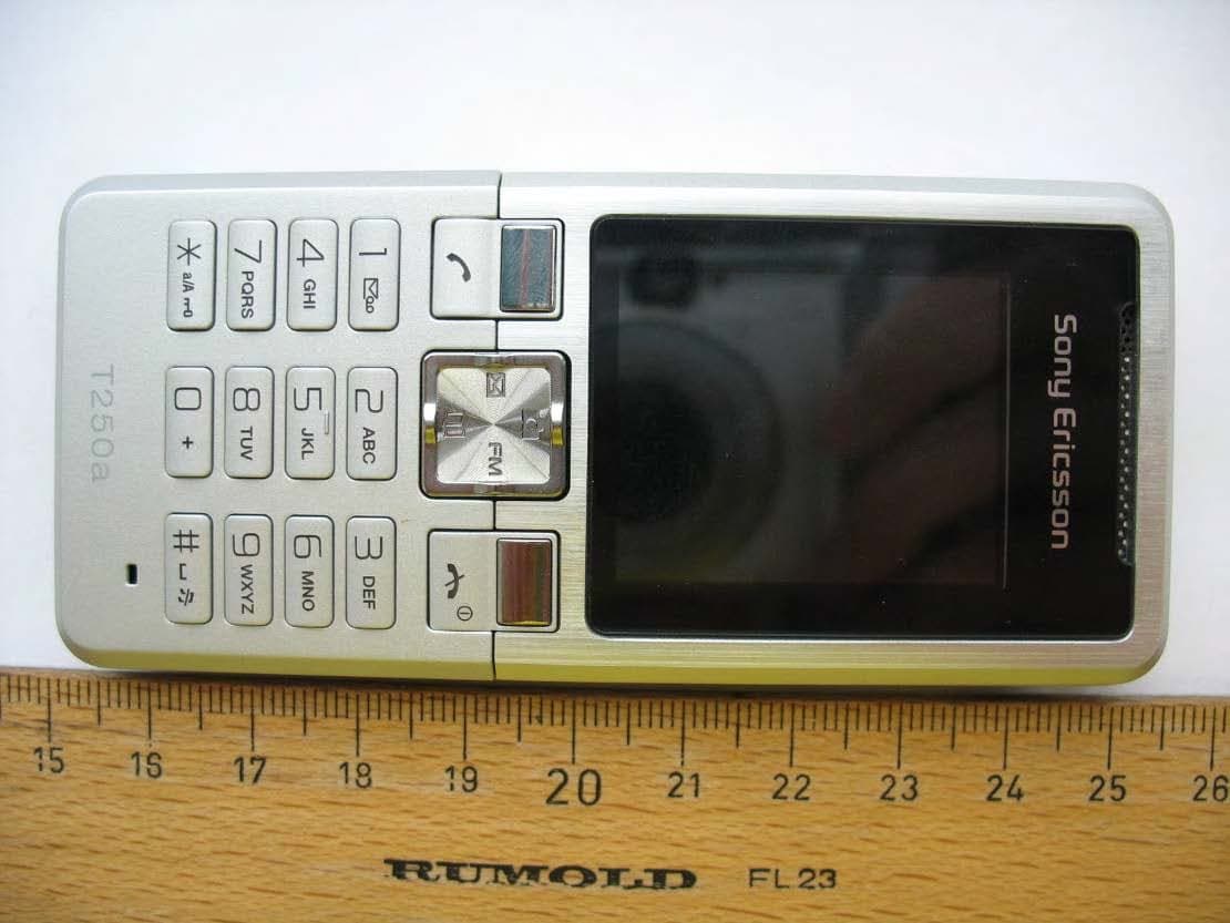 GSM 850/1900 mobile phone - FCC ID PY7A1042061 - Sony Corporation (2)