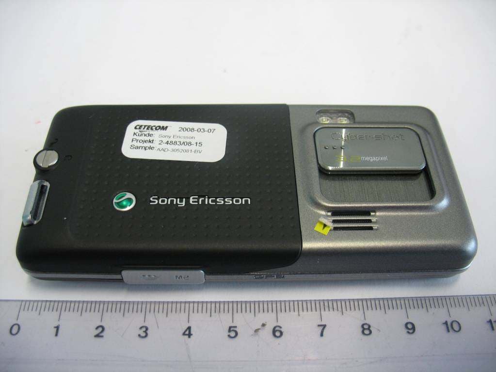GSM850/900/1800/1900/EDGE UMTS with BT and AGPS - FCC ID PY7A3052081 - Sony Corporation (2)