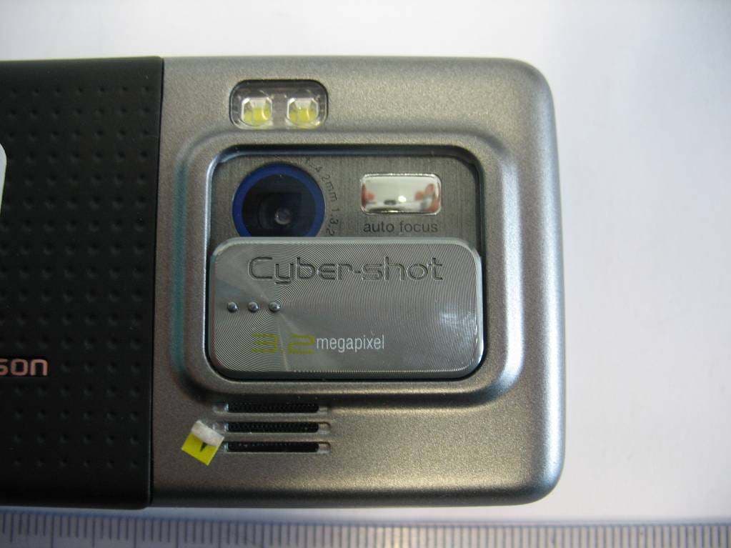 GSM850/900/1800/1900/EDGE UMTS with BT and AGPS - FCC ID PY7A3052081 - Sony Corporation (1)