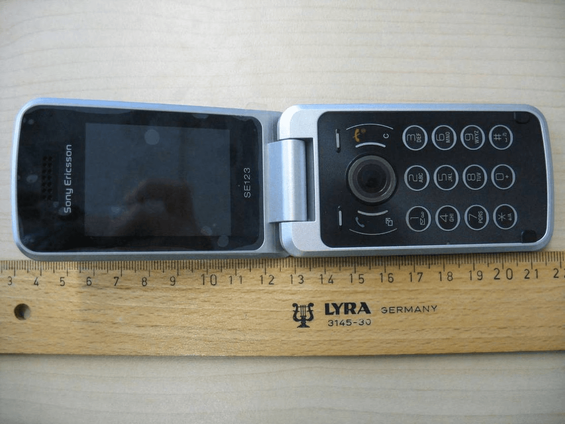 GSM 850/900/1800/1900 GPRS / EDGE / UMTS FDD1 HSDPA  mobile phone with Bluetooth, FM receiver - FCC ID PY7A3880029 - Sony Corporation (4)