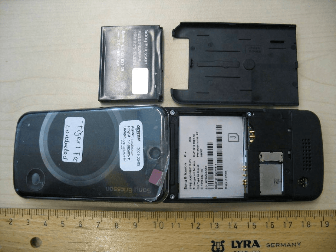 GSM 850/900/1800/1900 GPRS / EDGE / UMTS FDD1 HSDPA  mobile phone with Bluetooth, FM receiver - FCC ID PY7A3880029 - Sony Corporation (2)