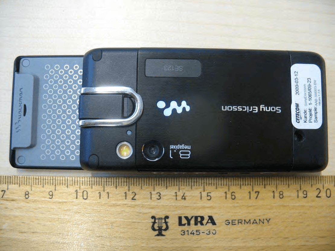 GSM 850/900/1800/1900 GPRS / EDGE / UMTS FDD1&2&5 HSDPA / HSUPA mobile phone with Bluetooth, WLAN, A-GPS, FM receiver - FCC ID PY7A3880035 - Sony Corporation (3)