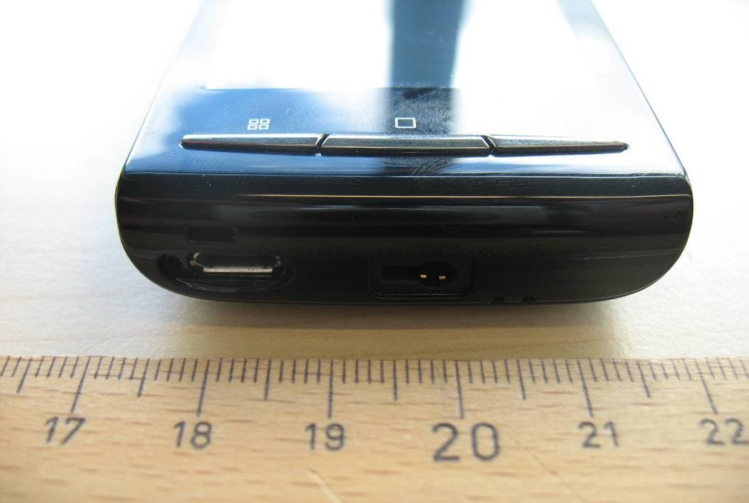 GSM 850/900/1800/1900 GPRS / EDGE / UMTS FDD1&8 / HSPA mobile phone with Bluetooth, WLAN 802.11bg, GPS/A-GPS, FM receiver - FCC ID PY7A3880069 - Sony Corporation (4)