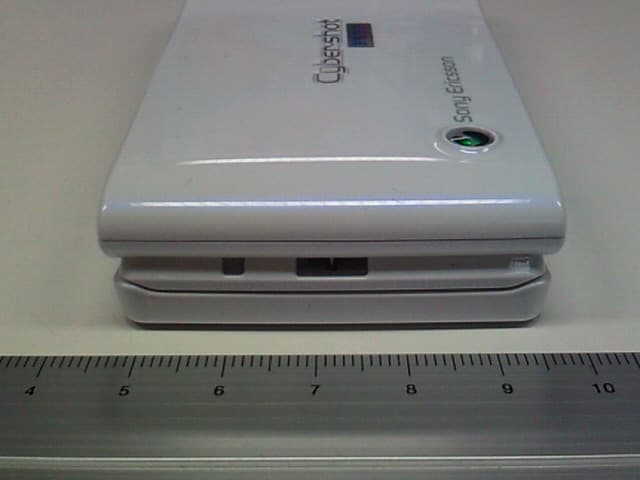 CDMA 2000 and GSM 900/1800/1900 GPRS mobile phone with Bluetooth - FCC ID PY7A5880006 - Sony Corporation (5)