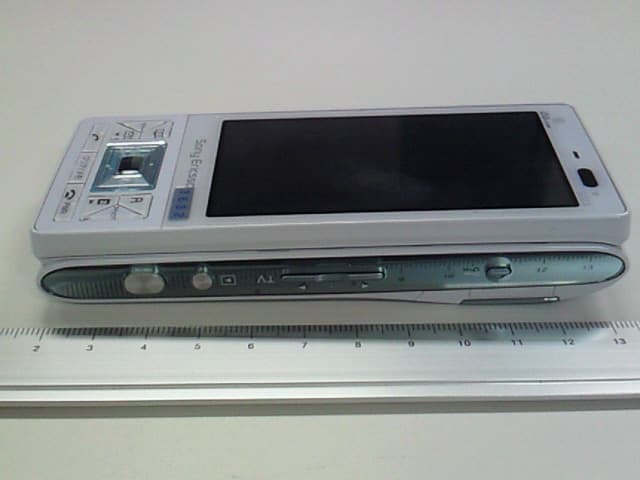 CDMA 2000 and GSM 900/1800/1900 GPRS mobile phone with Bluetooth - FCC ID PY7A5880006 - Sony Corporation (3)