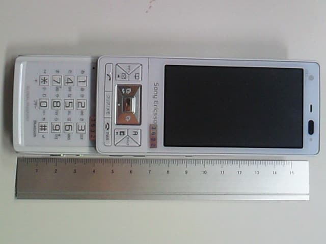 CDMA 2000 and GSM 900/1800/1900 GPRS mobile phone with Bluetooth - FCC ID PY7A5880006 - Sony Corporation (2)