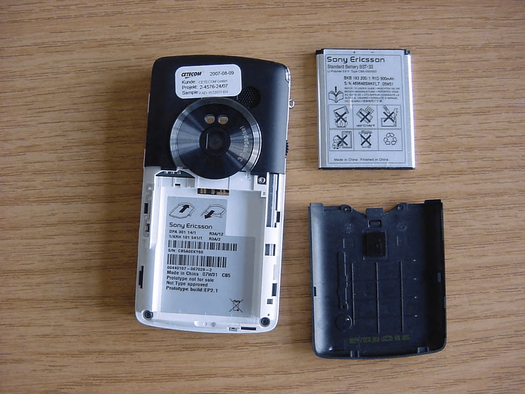 GSM 900/1800/1900/UMTS2100 Phone with BT/W-LAN - FCC ID PY7F3022017 - Sony Corporation (2)