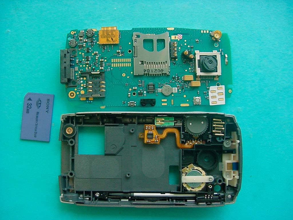 Licensed Transmitter - FCC ID PY7FB021012 - Sony Corporation (2)