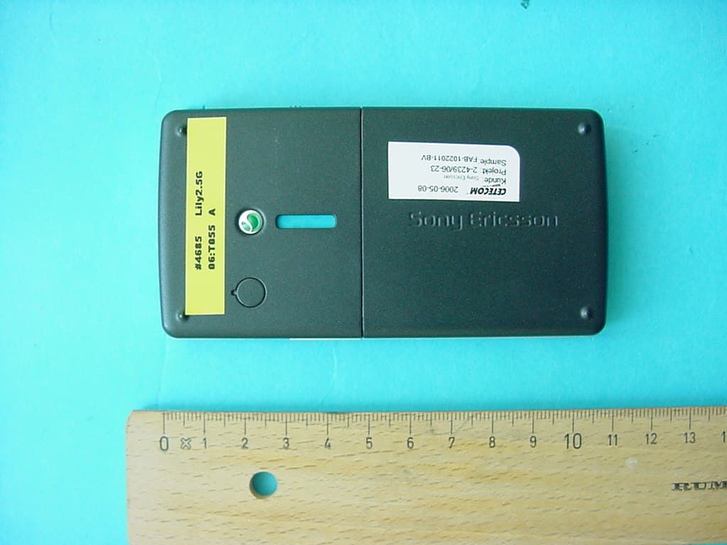 GSM 900/1800/1900 phone with GPRS and Bluetooth - FCC ID PY7FB022011 - Sony Corporation (3)