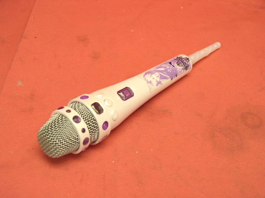 Wireless FM Microphone - FCC ID Q4962030 - Lollipop Indusrtial Limited (2)