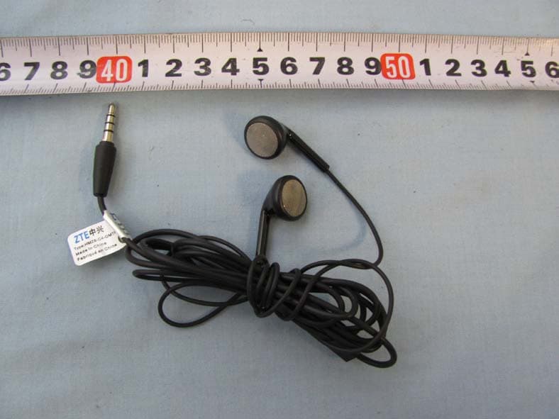 WCDMA/GSM(GPRS) Dual-Mode Digital Mobile Phone - FCC ID Q78-VDF945 - ZTE Corporation (4)