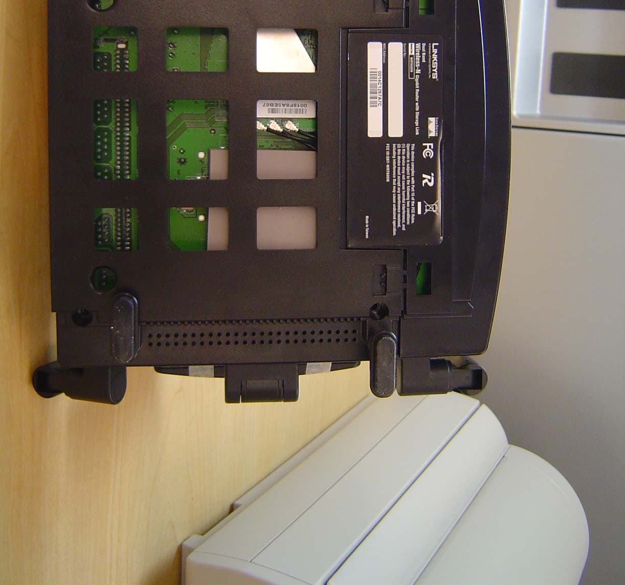 Dual-Band Wireless-N Gigabit Router w/ Storage Lin - FCC ID Q87-WRT600NV11 - LINKSYS LLC (3)