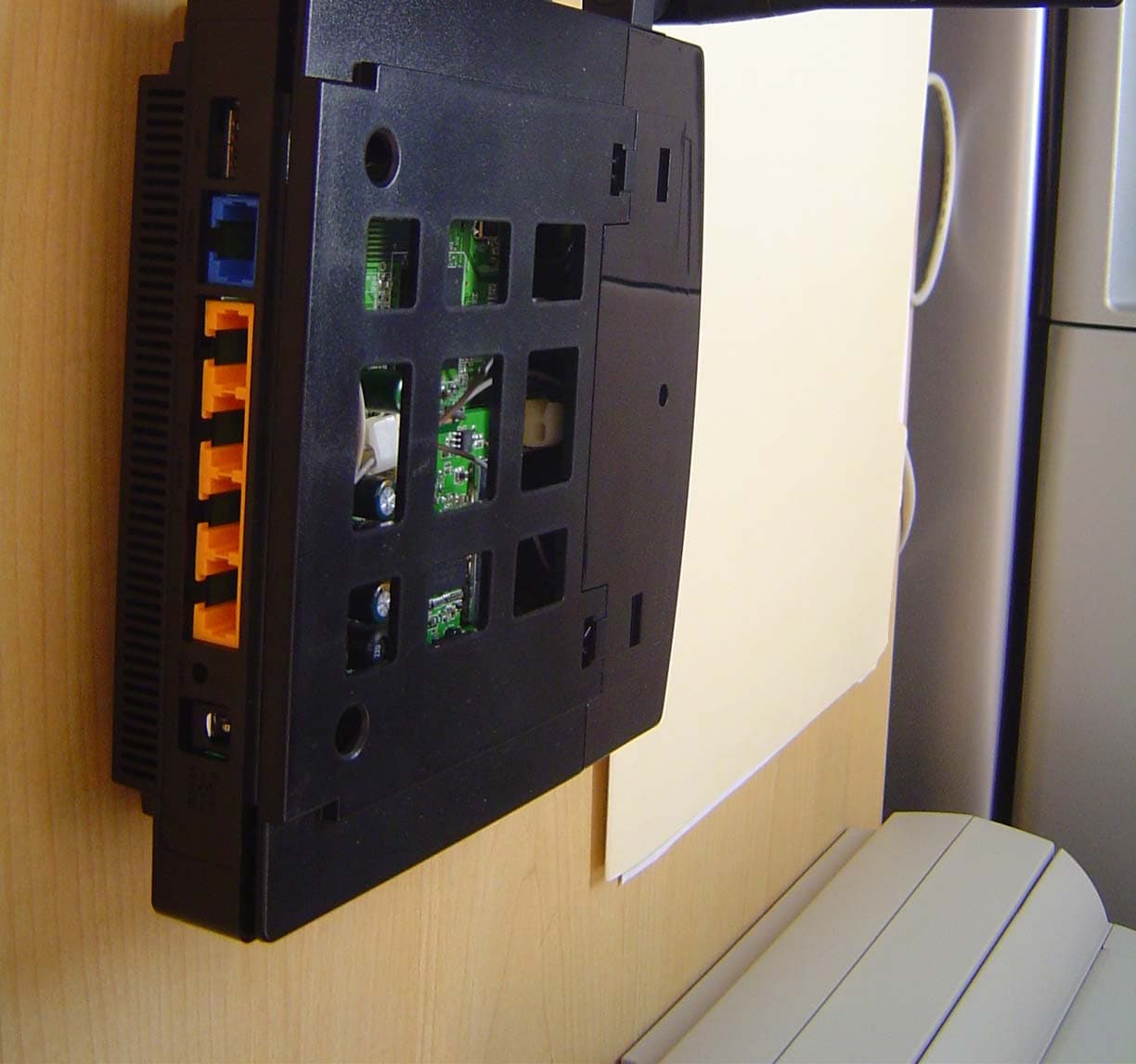 Dual-Band Wireless-N Gigabit Router w/ Storage Lin - FCC ID Q87-WRT600NV11 - LINKSYS LLC (5)