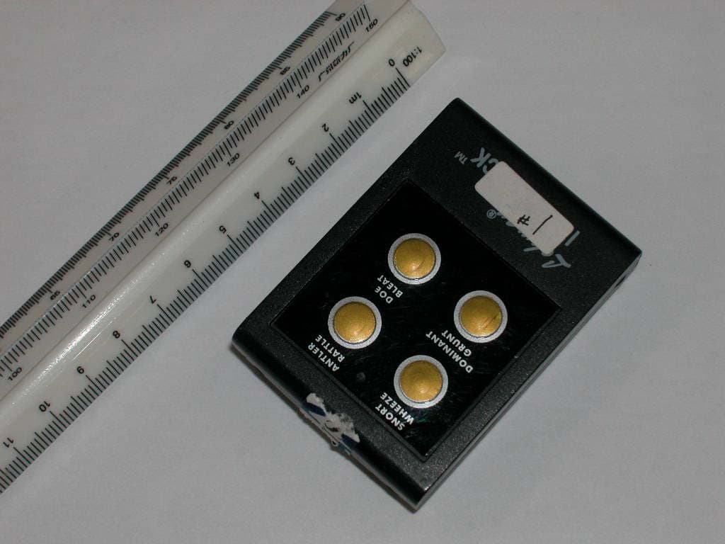Electronic Deer Caller (With Remote) - FCC ID Q8P2565IB - Nationbond Enterprise Ltd. (2)