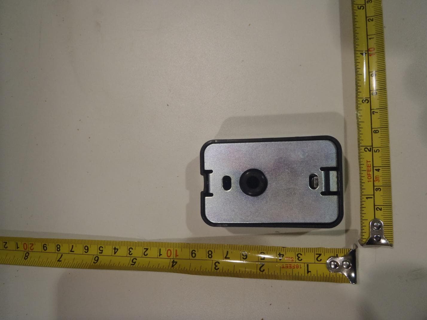Wall Mounted RFID Reader - FCC ID Q8SR79KSR - dormakaba Canada Inc.