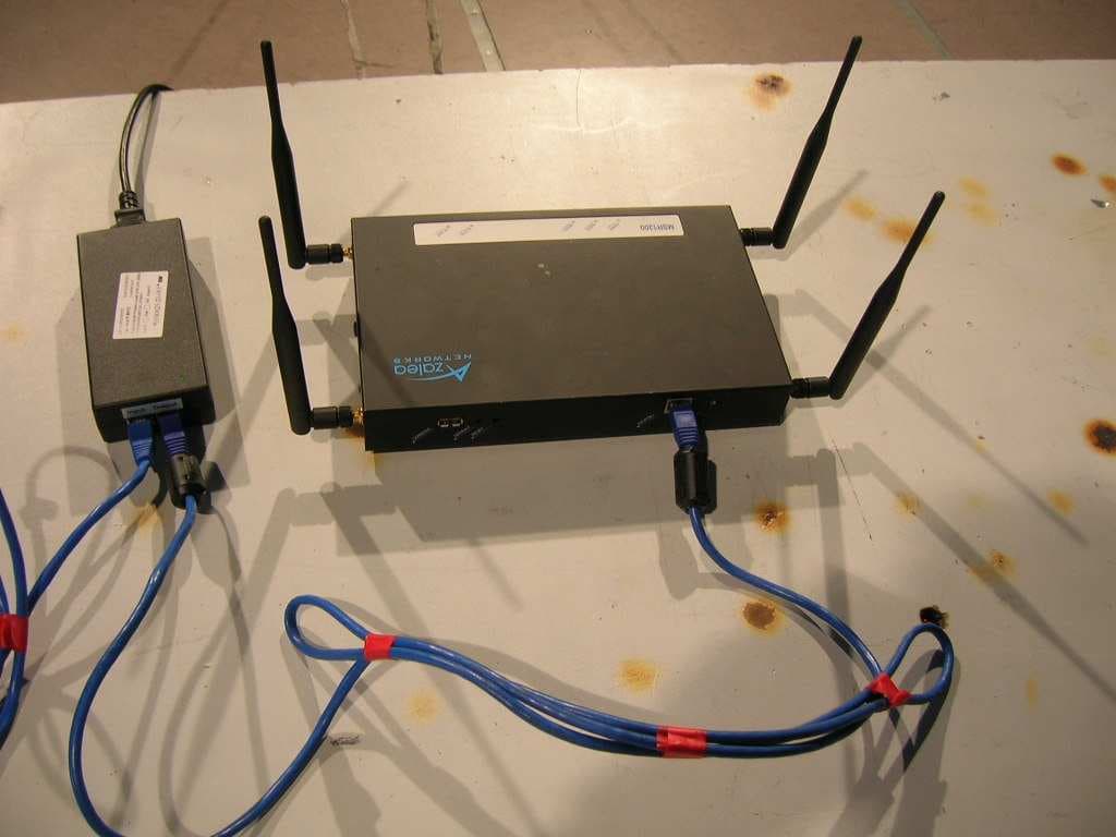 Indoor Wireless Mesh Router - FCC ID Q9DMSR1200 - Hewlett Packard Enterprise Company (2)