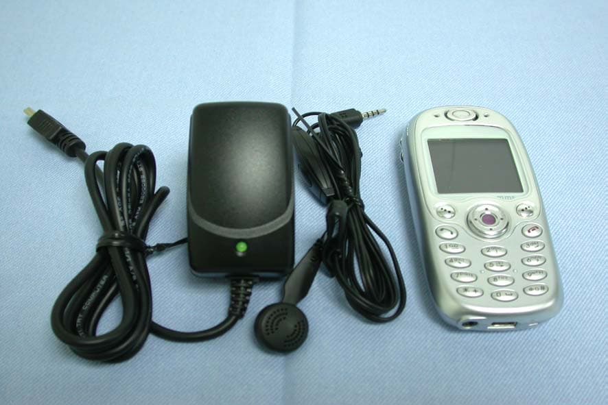 900/1800/1900 TRIBANDS PHONE WITH GPRS10 AND BLUET - FCC ID QDJ-0307KON01 - Chi Mei Communication Systems, Inc. (1)