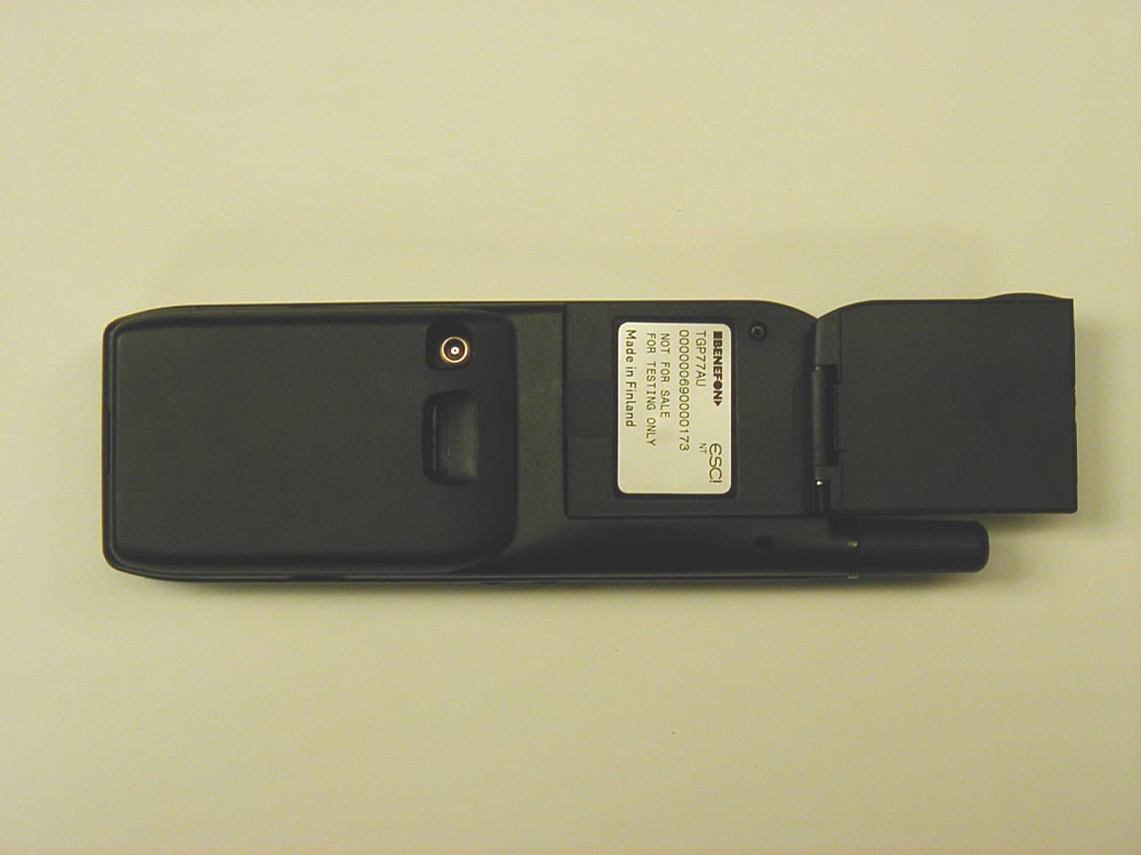 PCS Handset Model: esc! - FCC ID QFPTGP77AU - Benefon Oyj (3)