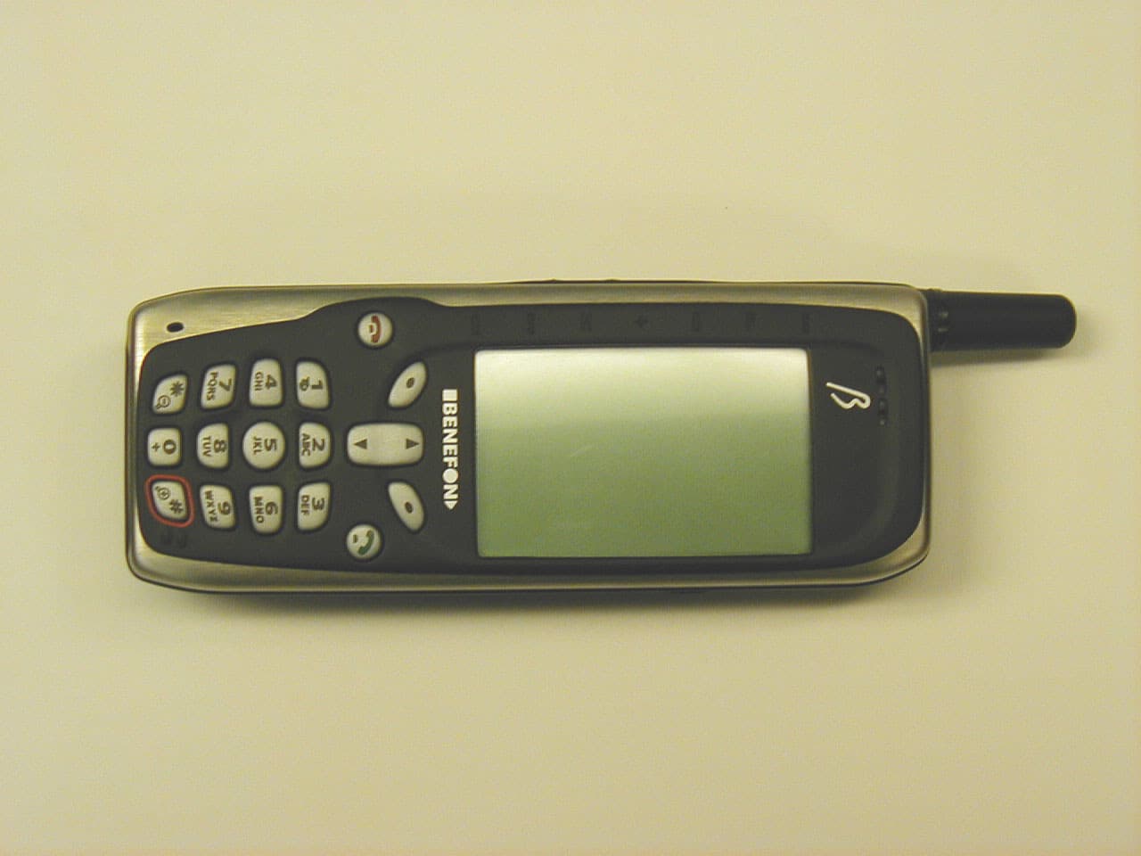 PCS Handset Model: esc! - FCC ID QFPTGP77AU - Benefon Oyj