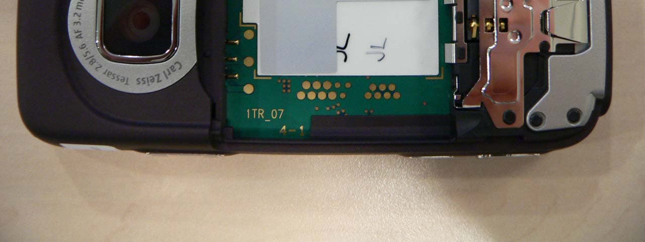 GSM 850/900/1800/1900MHz Cellphone w/BT - FCC ID QFXRM-132 - Microsoft Corporation (2)