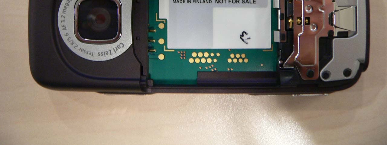 GSM850/900/1800/1900/UMTS2100 w BT - FCC ID QFXRM-133 - Microsoft Corporation