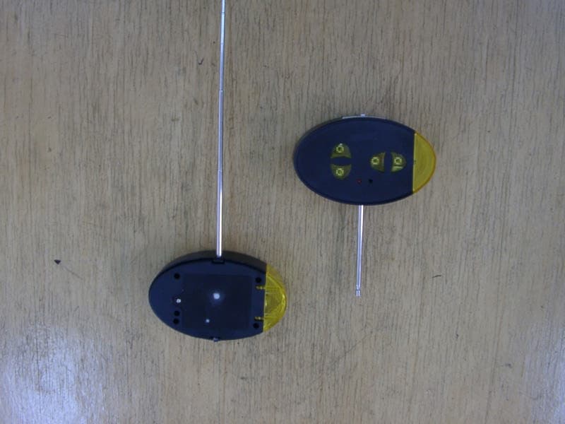 49 MHz Remote Control - TX - FCC ID QG3200 - Planet Toys Worldwide Limited