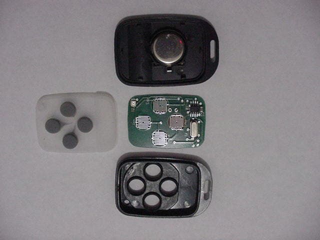 Wireless key chain remote control - FCC ID QGHHCCKR - Leviton Manufacturing Co., Inc. (3)