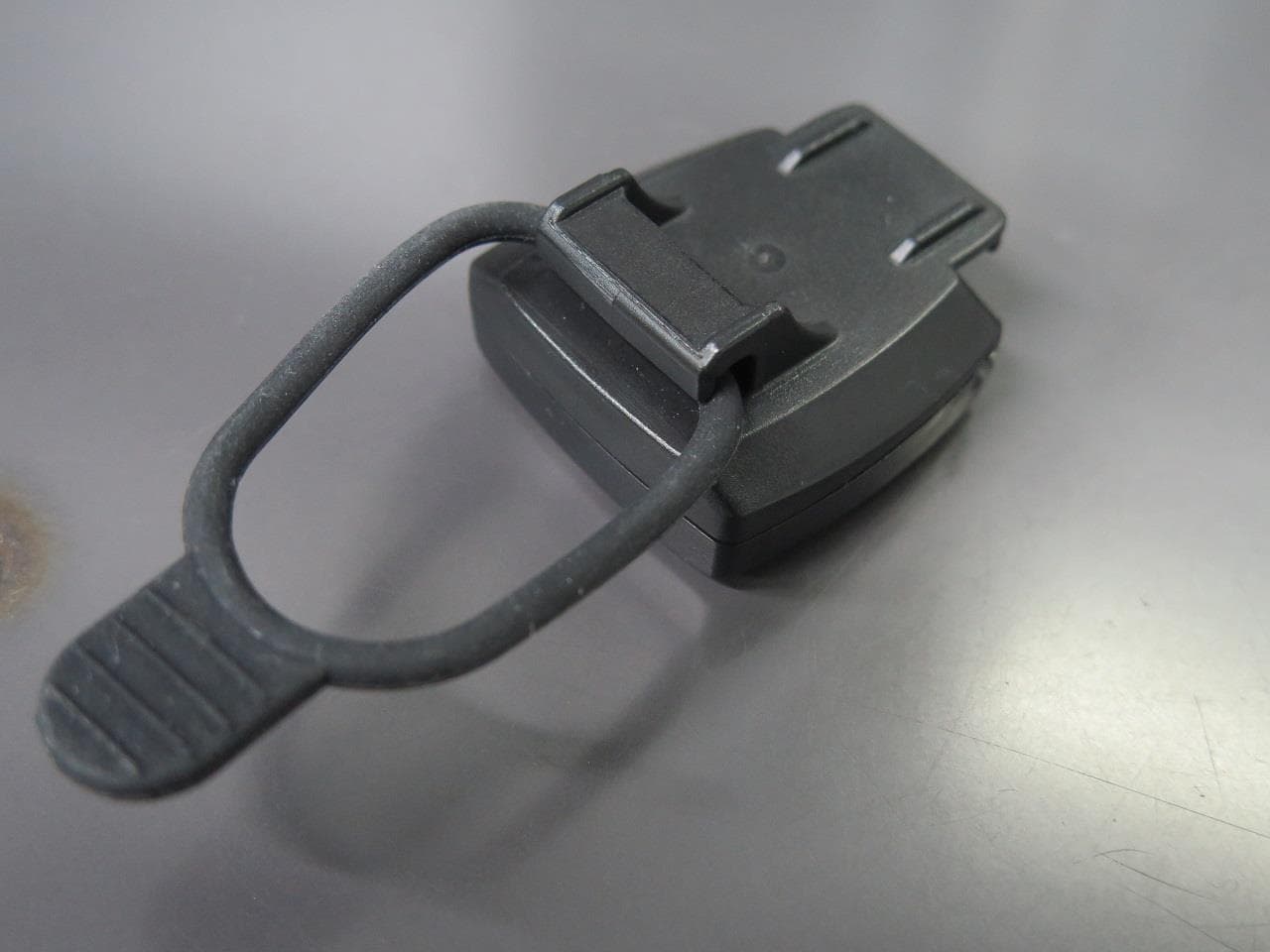 Turn signal light remote unit - FCC ID QH67115952RV2 - Bell Sports Inc. (2)