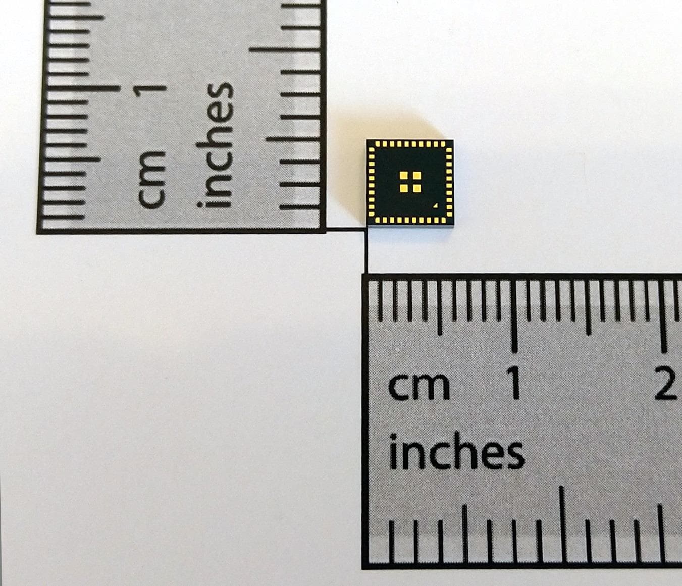 Bluetooth Low Energy wireless radio module - FCC ID QOQ-BGM220S2 - Silicon Laboratories Finland Oy