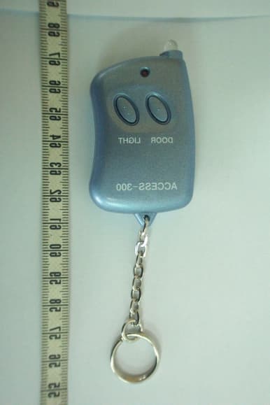 RF Remote Controller - FCC ID QT2EMS1YOUNG - Young Electronics Corporation. (2)