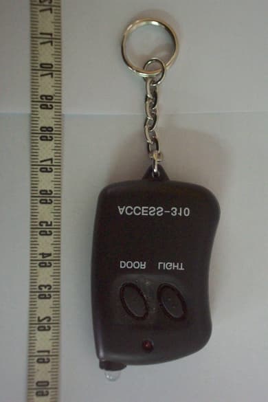 RF Remote Controller - FCC ID QT2EMS2YOUNG - Young Electronics Corporation. (2)