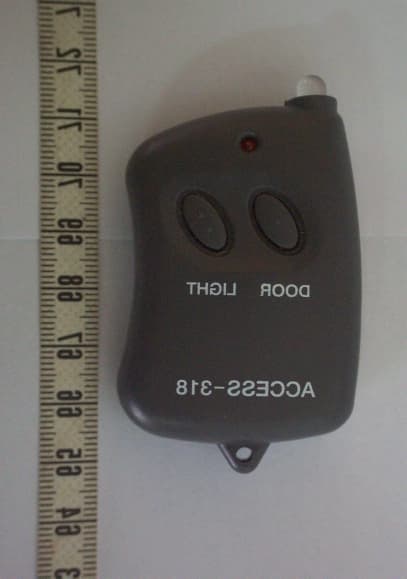 RF Remote Controller - FCC ID QT2EMS3YOUNG - Young Electronics Corporation. (2)