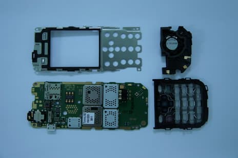 GSM/WCDMA 850/1900 Cellular Telephone with BT - FCC ID QTLRM-579X - Microsoft Corporation (2)