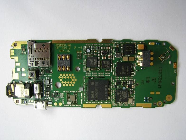 GSM/WCDMA 850/1900 Cellular Telephone with BT - FCC ID QTLRM-579X - Microsoft Corporation