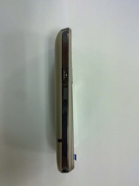 GSM 850/1900/900/1800 Cellular Telephone with BT - FCC ID QTLRM-586 - Microsoft Corporation (4)