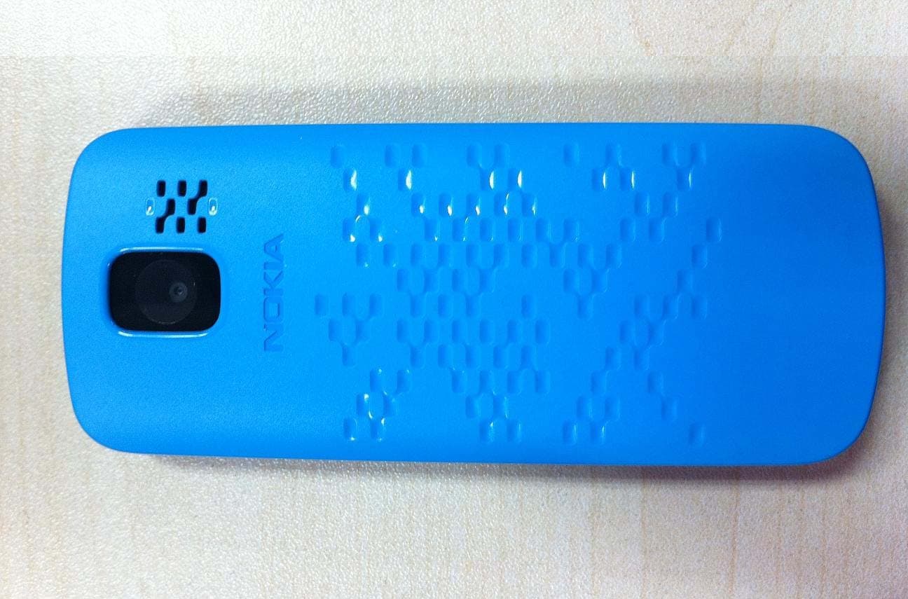 GSM cellular phone w/BT - FCC ID QTLRM-811 - Microsoft Corporation (2)