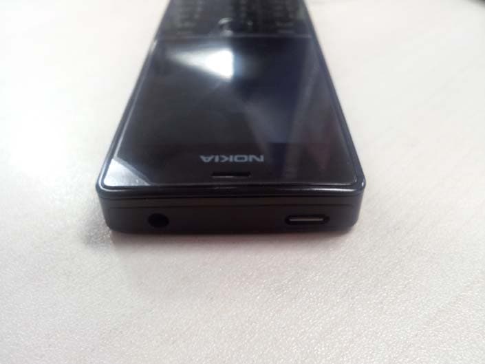GSM cellular phone w/BT - FCC ID QTLRM-952 - Microsoft Corporation (5)