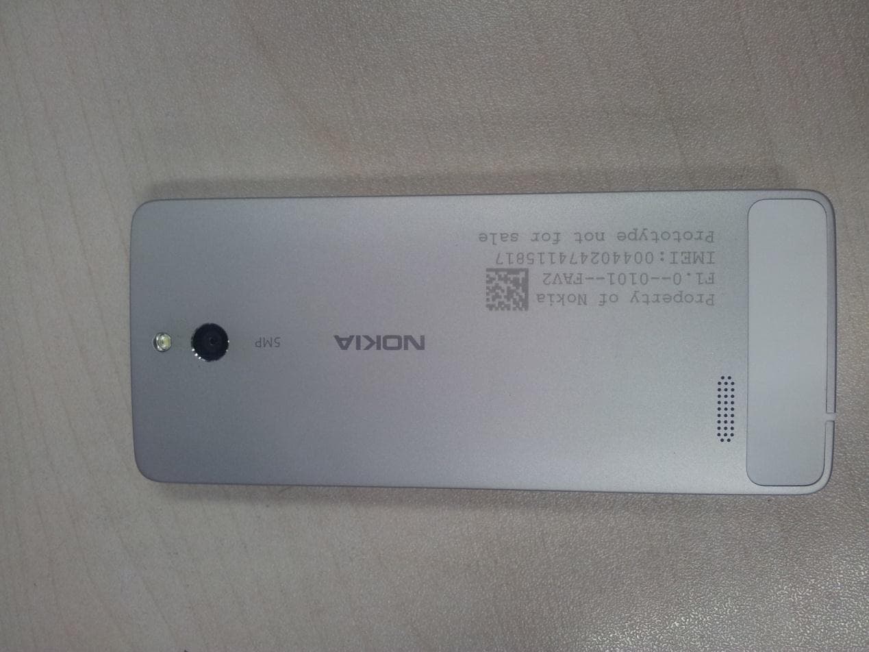 GSM cellular phone w/BT - FCC ID QTLRM-953 - Microsoft Corporation