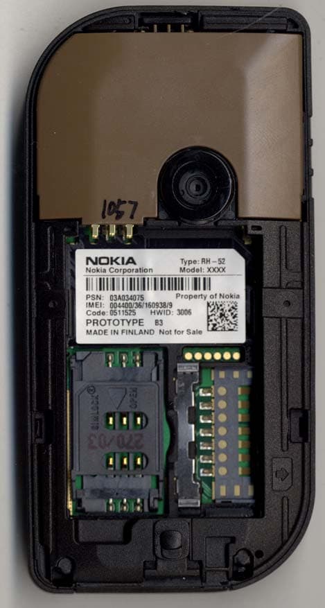 GSM 850/1800/1900 Cellular Telephone W/Bluetooth - FCC ID QVVRH-52 - Microsoft Corporation