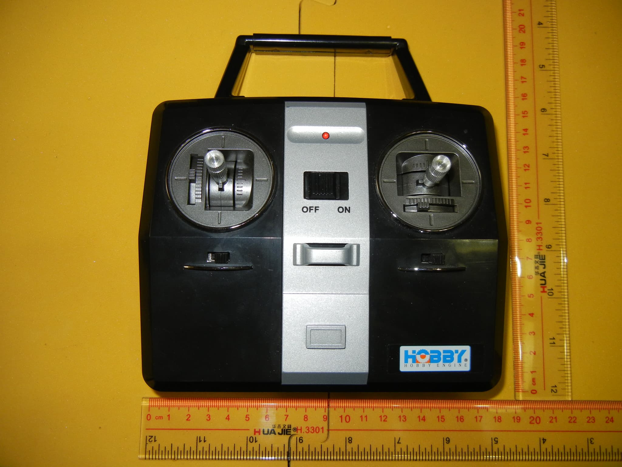 2.402-2.480 GHz Wireless Remote Control Device - TX - FCC ID QW70300 - Hobbyengine Model Ltd. (3)