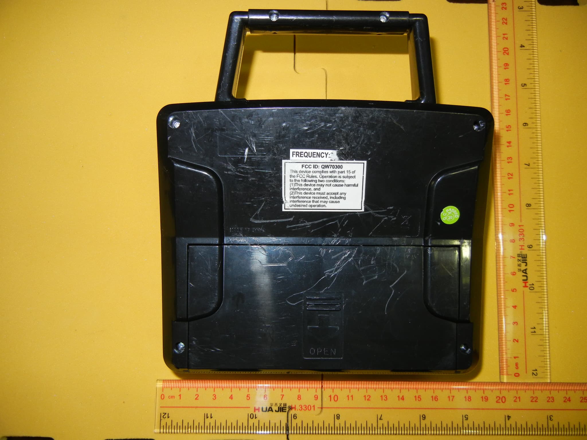 2.402-2.480 GHz Wireless Remote Control Device - TX - FCC ID QW70300 - Hobbyengine Model Ltd.